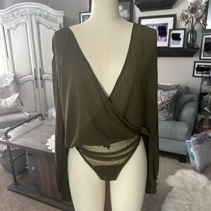 NWT JOYFOLIE Glennon bodysuit size large in green